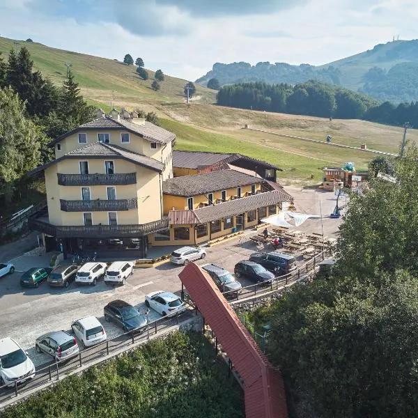 Hotel Dolomiti - Azzurro Club, hotel v destinaci Brentonico