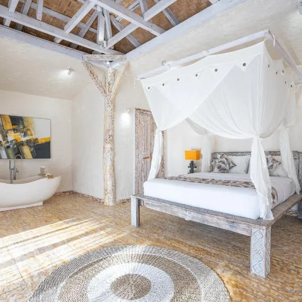 Tiara Poolside Family Bungalow at Sumba Paradise Beach Resort, ξενοδοχείο σε Lakahembi