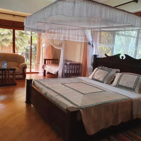 The Palms Beach Hotel Tour Travel，位于恩德培的酒店