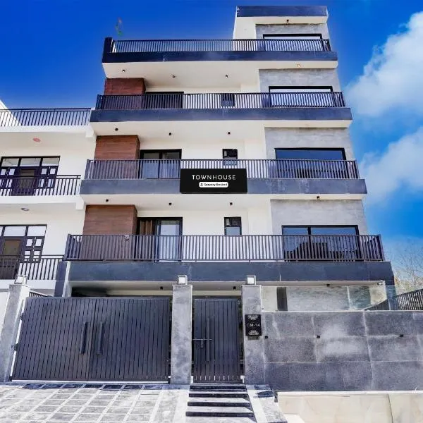 Super Townhouse Sector 143B Noida, hotel v destinaci Noida