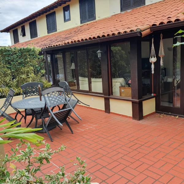 Casa Condomínio com 04 quartos, 200 metros da Praia de Manguinhos