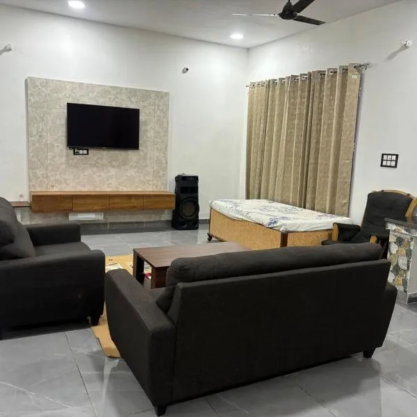 Siwach Farmhouse, hotel in Chandīgarh