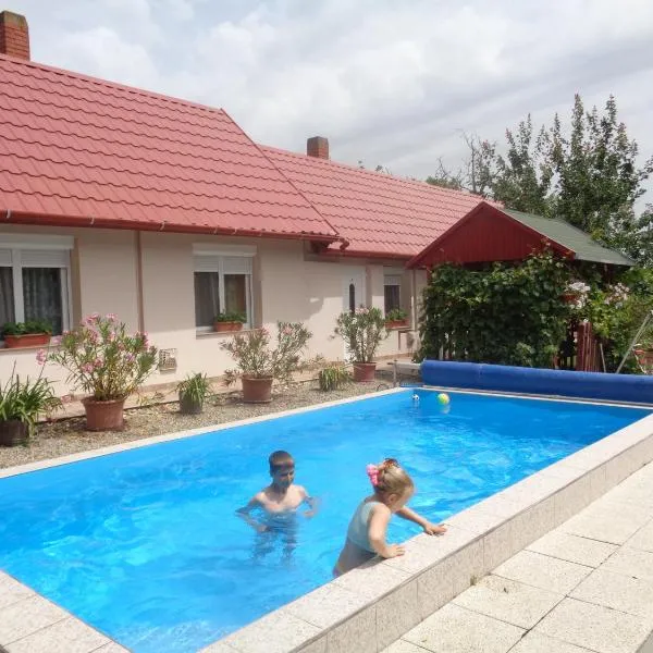 Irénke Vendégház, hotel v destinaci Alsópáhok