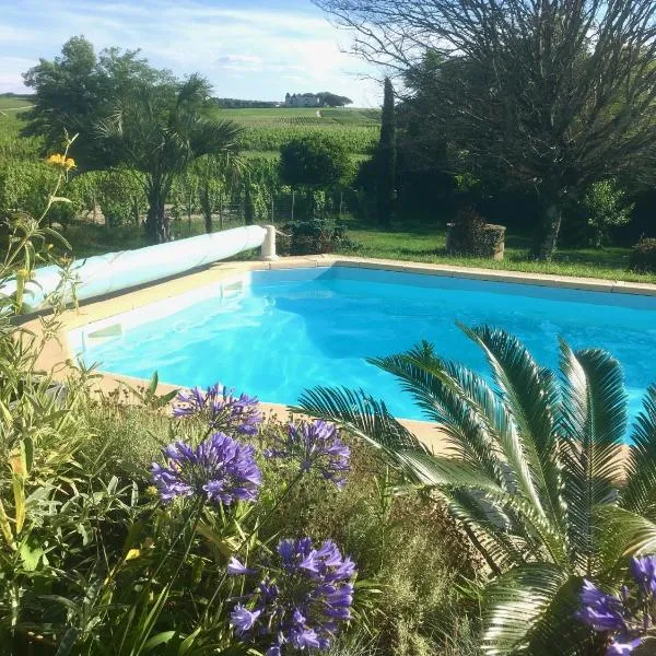 Maison Girondine au milieu des vignes du Château d Yquem avec belle vue, hotel en Preignac