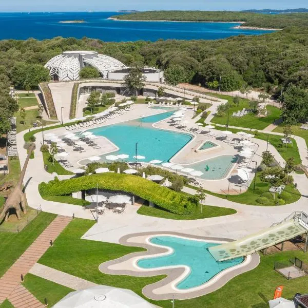 Camping Homes Mon Perin, hotel v destinaci Bale