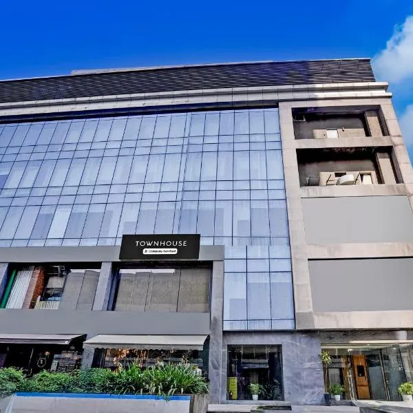 Super Townhouse PBG Mall Vashi, hotel v destinaci Turambhe
