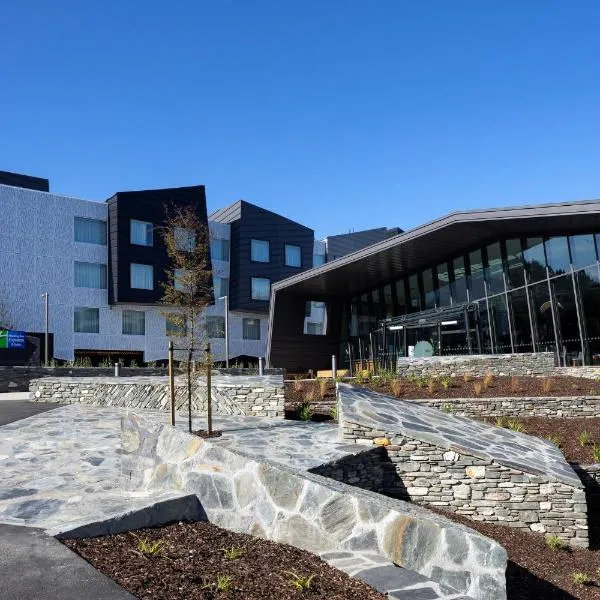 Holiday Inn Express & Suites Queenstown by IHG, hotel v mestu Queenstown