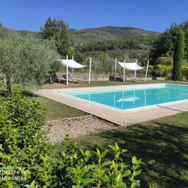 Casa Macinarino APPARTAMENTO 13 con piscina, hotel v destinácii Loro Ciuffenna