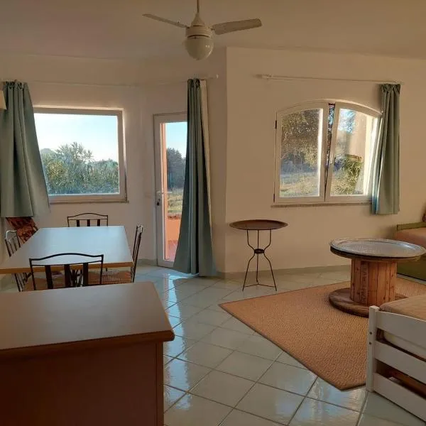 Casa Mirto, hotel in Isola Rossa