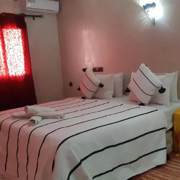 Hôtel Restaurant Dar Al Madina, hotel v destinaci Tinerhir