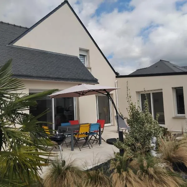 Maison 130 m2 4 chambres, hotel v destinaci Landaul