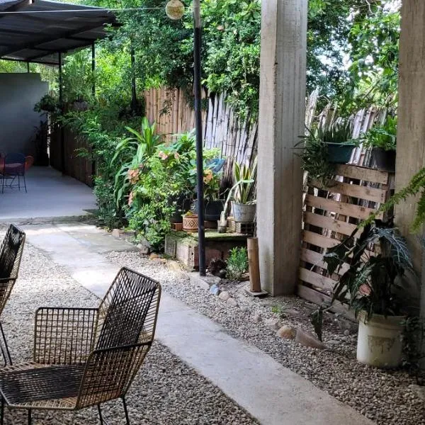 Hostal Villa del Río Las Brisas, hotel v destinaci Villavieja