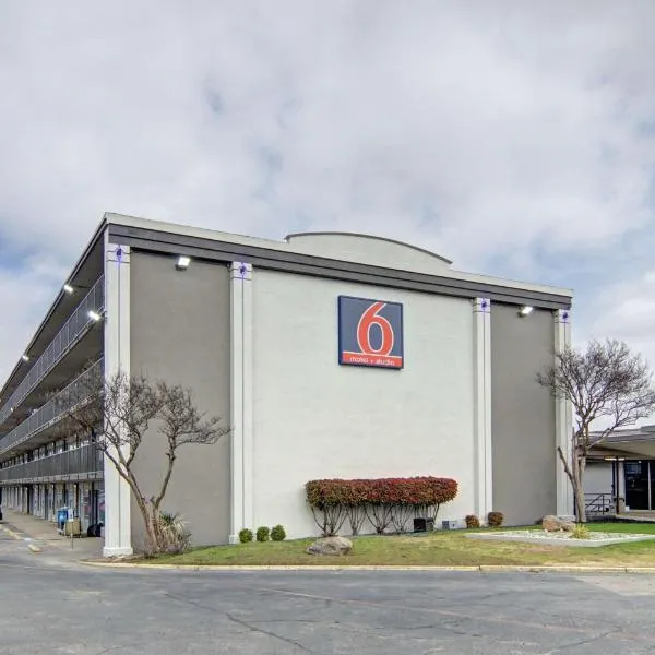 Studio 6 Mesquite, TX Town East, hotel in Mesquite