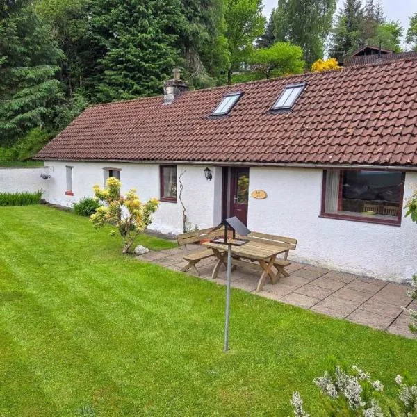 Ivy Tree Cottage, hotel i Morenish