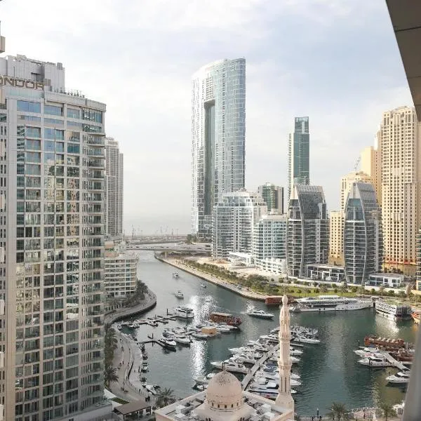LUXURY 1BED MARINA VIEW JBR BEACH POoL PARKING, hotel v Dubaji