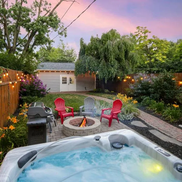 Home with Garage, Hot Tub, near OSU & Short North, khách sạn ở Columbus