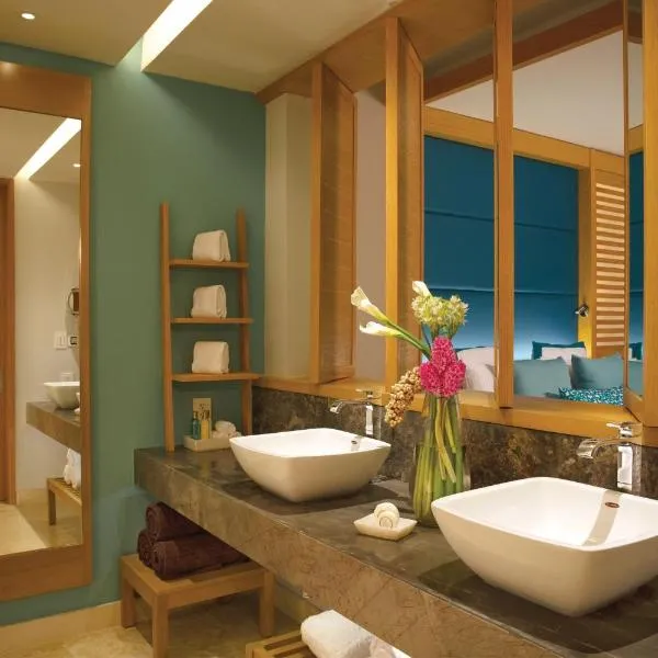 Dreams Playa Mujeres Golf & Spa Resort - All Inclusive, отель в городе Канкун