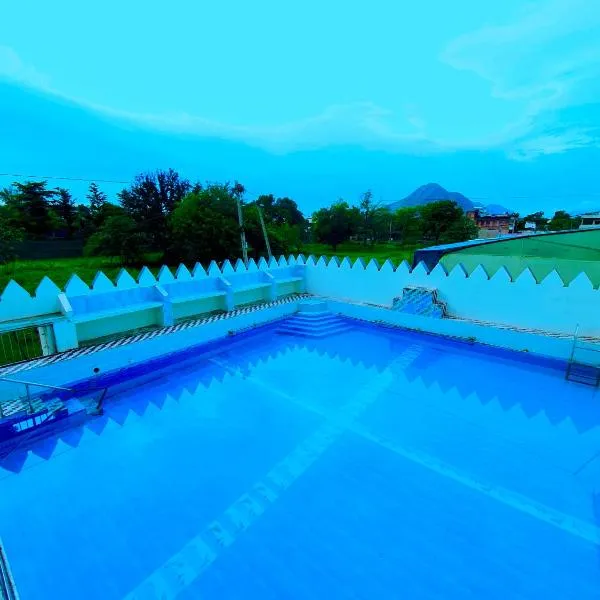 The Triple Seven - A Four Star Luxury Resort in Pushkar, hotel v destinaci Puškar