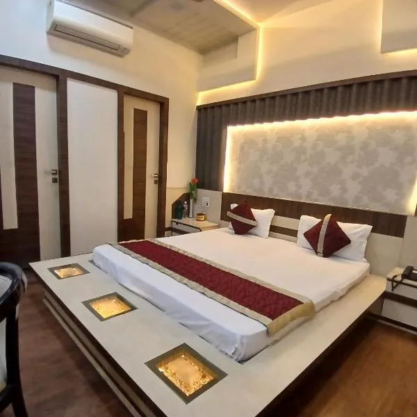 Hotel Tushar Palace ! near Janma Bhumi - Mathura ! Fully Air-conditioned hotel, with Restaurant and Parking availability, hotel v destinaci Mathura