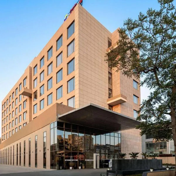 Ramada Encore By Wyndham Bhiwadi Phool Bagh Chowk, hotel v destinaci Bhiwadi