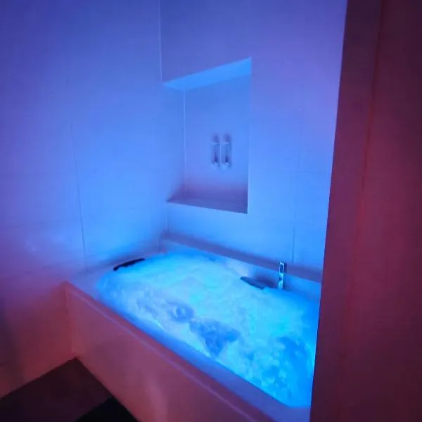 L'évasion Relax Châtel Guyon avec jacuzzi privé, hotel v destinaci Chatel-Guyon