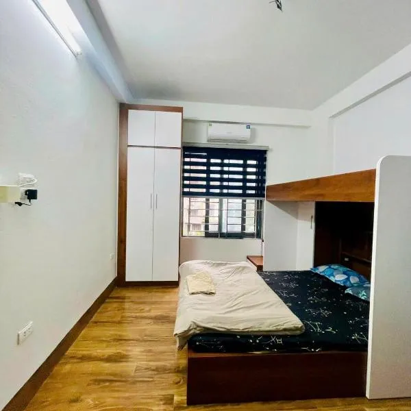 Nhà nghỉ TIỆN LỢI Nguyễn Khánh Toàn-Cầu Giấy-Hà Nội, hotel v Hanoji