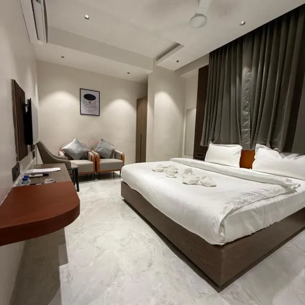 Hotel Aishwarya, khách sạn ở Akalkot