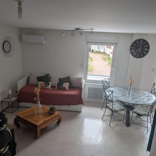 Appartement calme hyper centre、ルミルモンのホテル
