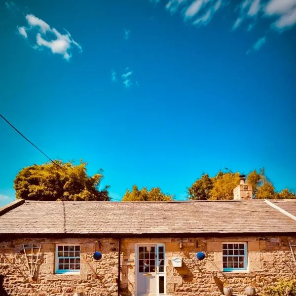 HomeDecor Cottages - Old Stable House、アニックのホテル