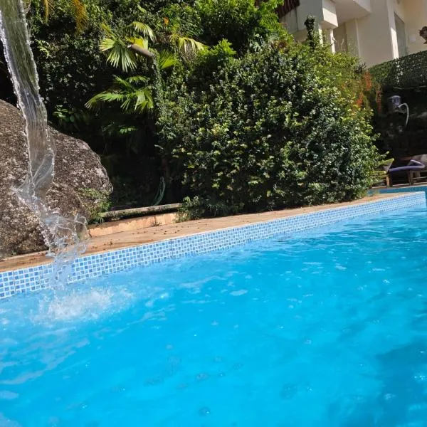 Apartamentos Casa da Pedra, hotel v destinaci Ubatuba