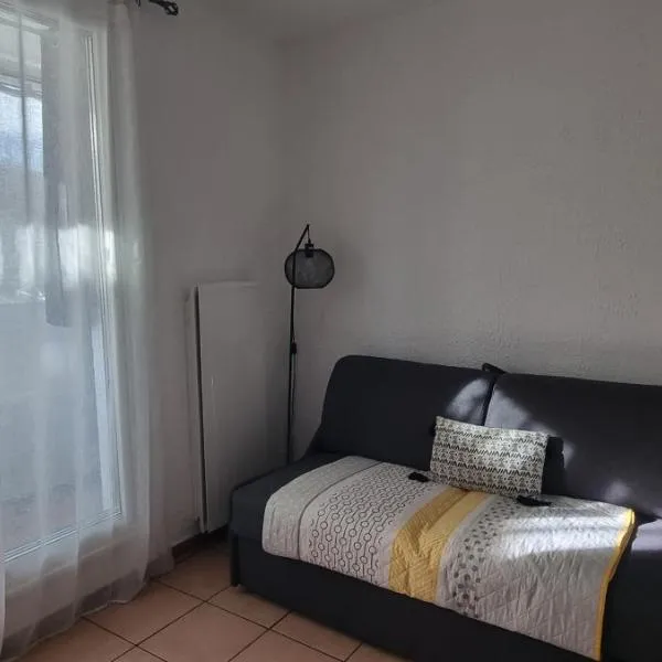 Appartement face à la mer dans le charmant village de Sausset-les-pins, hotel en Sausset-les-Pins