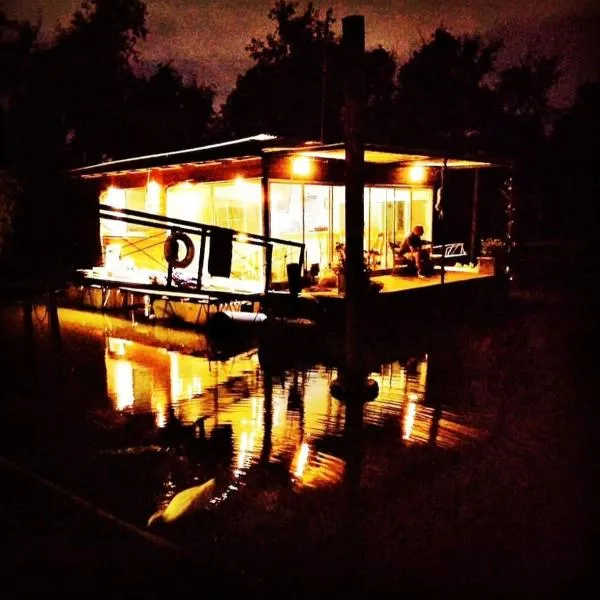 Casa Flotante Nenufar, hotel in Tigre