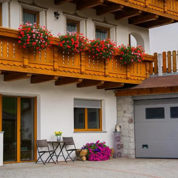 Dolomiten Home – hotel w mieście Villnoss