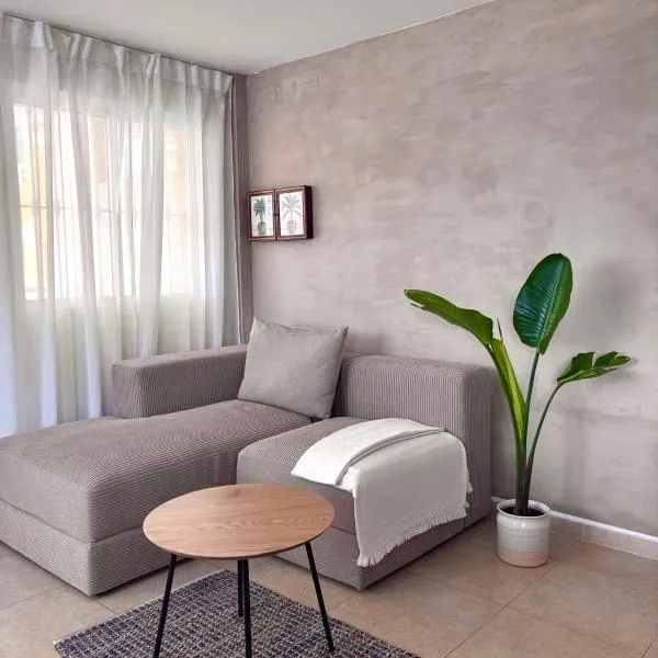 Playa de Miramar - 3 Min Walk to the Beach, Family-Friendly, Near Gandia, hôtel à Miramar