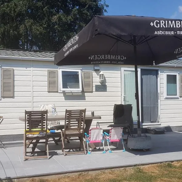 Logement vacances Yvoir avec piscine et deux chambres, hotel di Yvoir