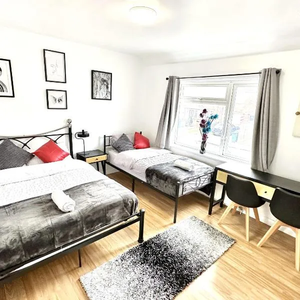 4 ensuite Bedroom Entire House Sleeps 10 Driveway Parking near Coventry Univesity and City Center, hotel v destinaci Coventry