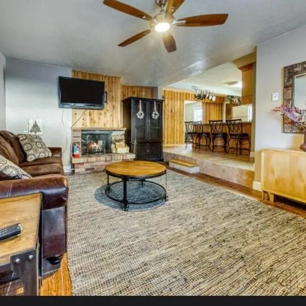 Charming Family Condo, Spacious-Prestige Vacations, hotel in Brian Head