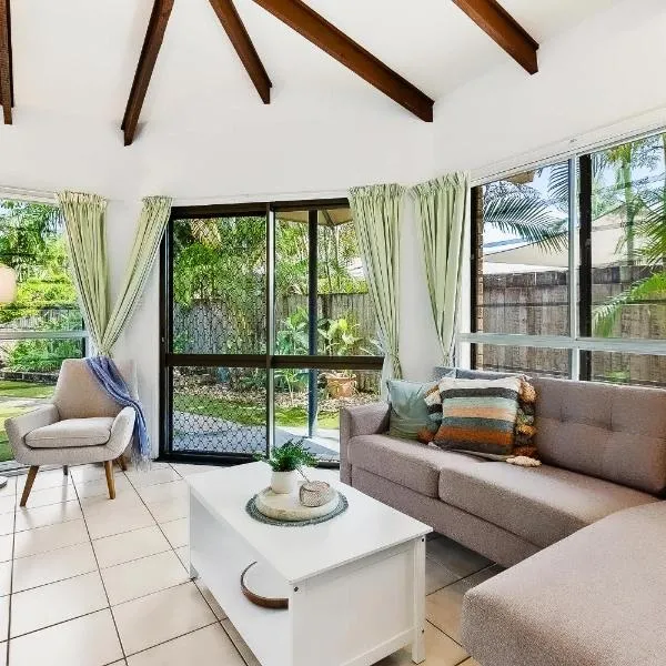 Green Cottage Trinity Beach I Pet friendly I BBQ, hotel u gradu 'Trinity Beach'