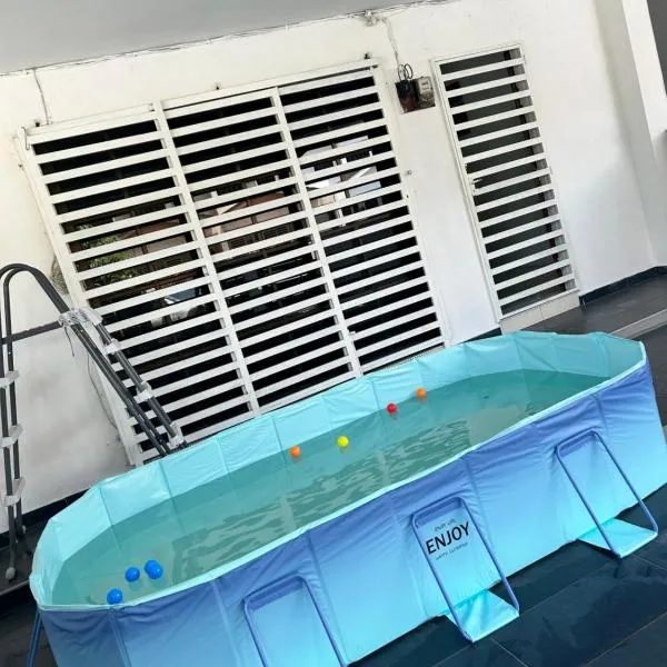 PRIVATE POOL Ssue Klebang Ipoh Homestay With High Speed Wifi, hotel Chemorban