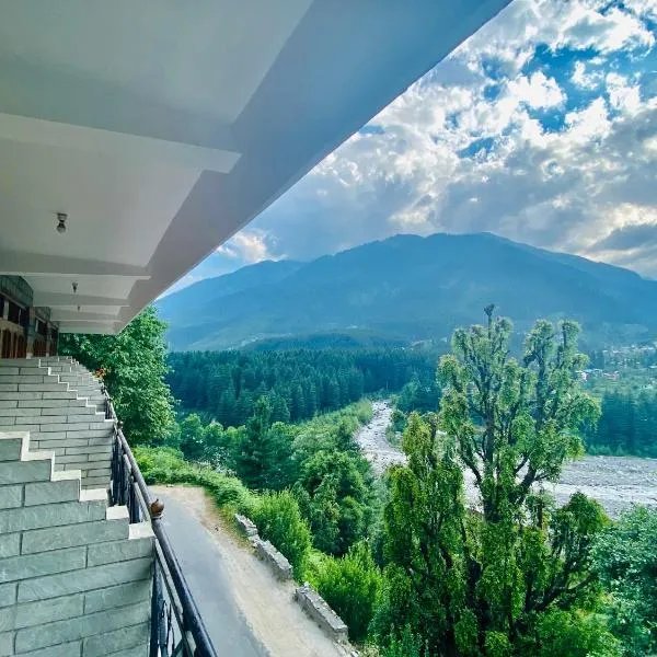 Hotel Hollywood Vibes #riverview #premium rooms #prime location #most awarded #parking #top rated #open terrace #lawn #best selling hotel in manali, hotel v destinaci Manāli