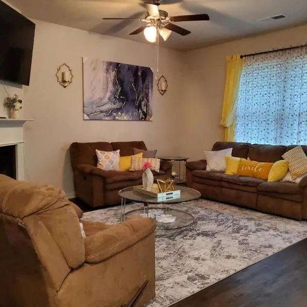 Pet Friendly 3Bed 2Bath Covington Cozy Hideaway, hotel in Covington