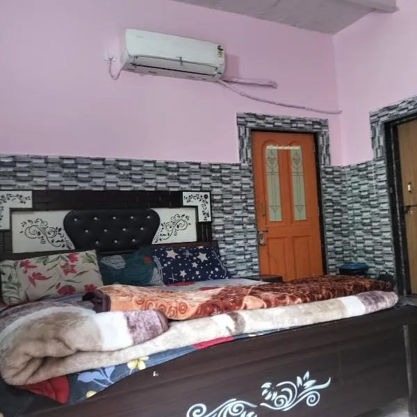 Shri Krishna Kunj homestay, hotel in Vrindāvan