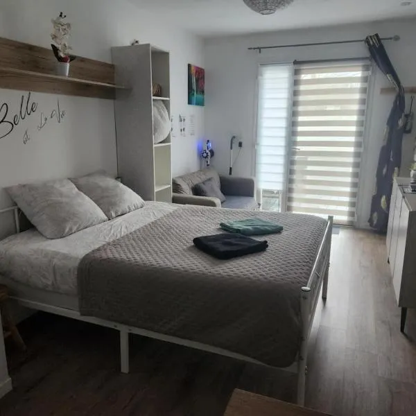 Studio avec terrasse, hotel v destinaci Troarn