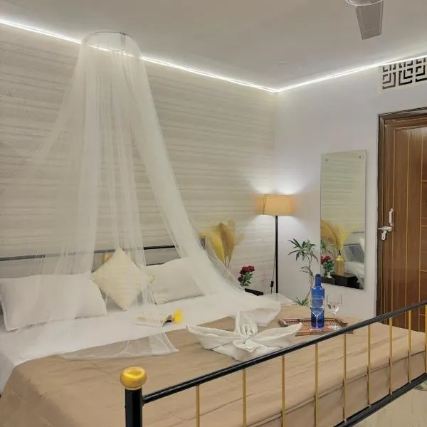 The First Floor I Top Rated Boutique Homestay I Near Lekhraj Metro Lucknow, hotel in Lucknow
