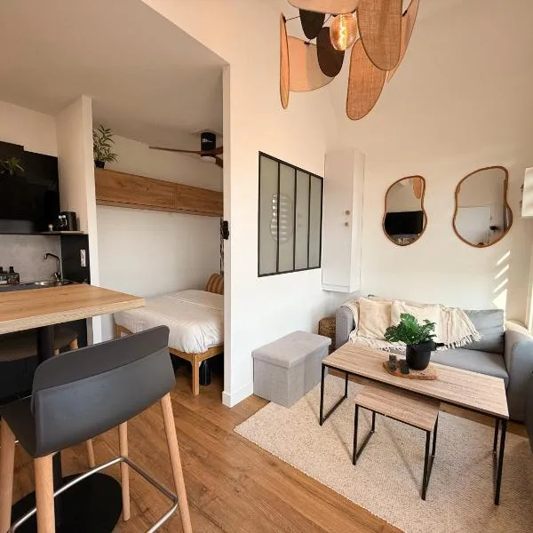 Studio premium, à 50m du Lac d'Ardres avec terrasse, hotel v destinaci Ardres