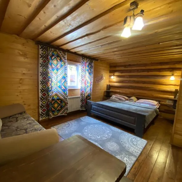 Сімейний номер 2 Садиба У Ані, hotel v destinaci Siněvirská Poljana