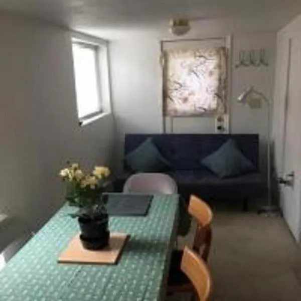 Private Entrance Your Own Suite near UW, hotel v destinaci Seattle