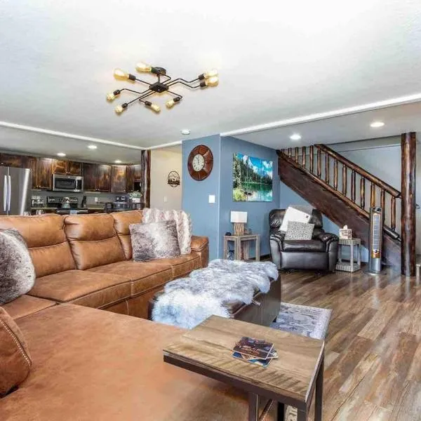 Lux 3BR Home - Wildlife & Views near RMNP, hotel en Estes Park