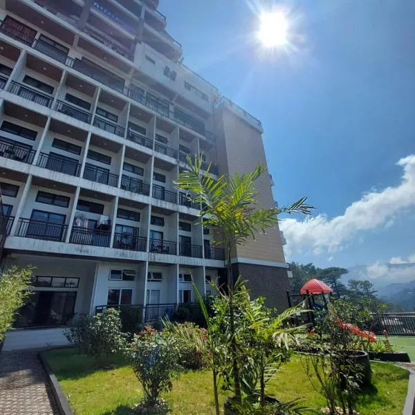 Summer Pines Loft 2 Bedroom Condo with Balcony & Free Parking, hotel in Baguio