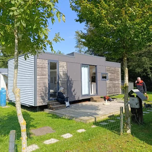 Tiny House des amis, hotel in Érezée